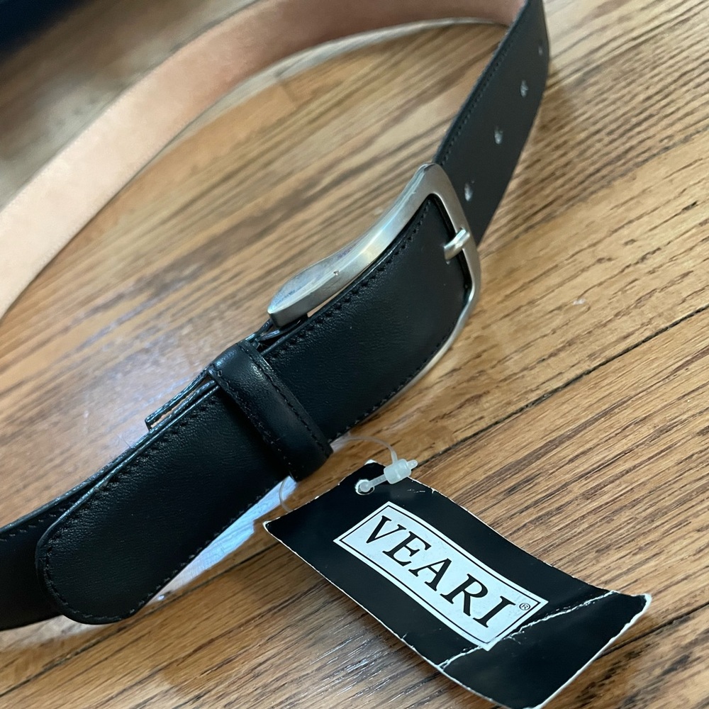 Veari black leather belt NWT Size 30